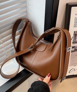 Classical High Quality Chains 23x11cm Handbag with Adjustable Straps BB-921848